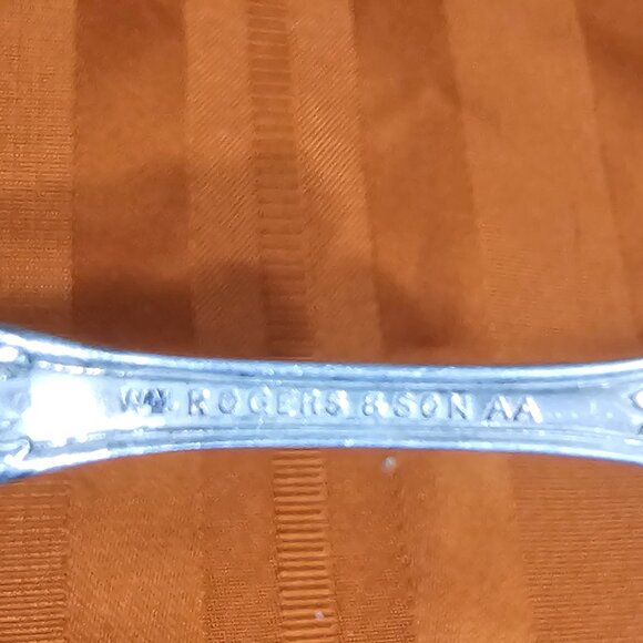 WM Rogers & Sons-Floral Pattern Teaspoons - Picture 4 of 5